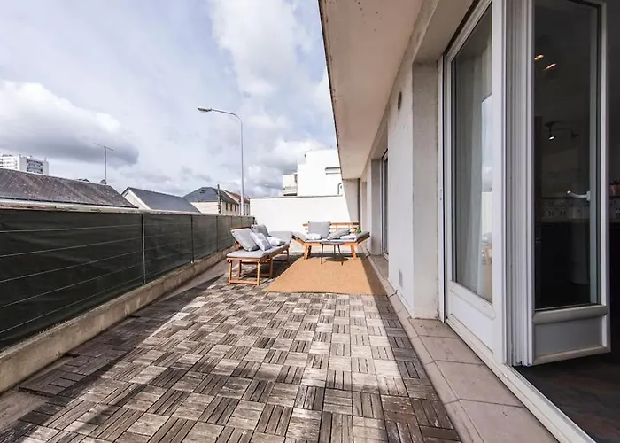 Grande Terrasse Proche De Centre *